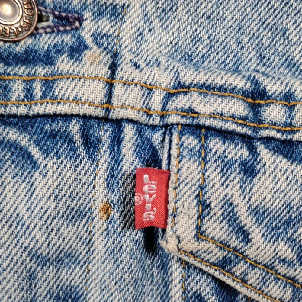 Vintage Levis 70506 0216 Mens Light Wash Denim Trucker Jacket Made in USA 42R